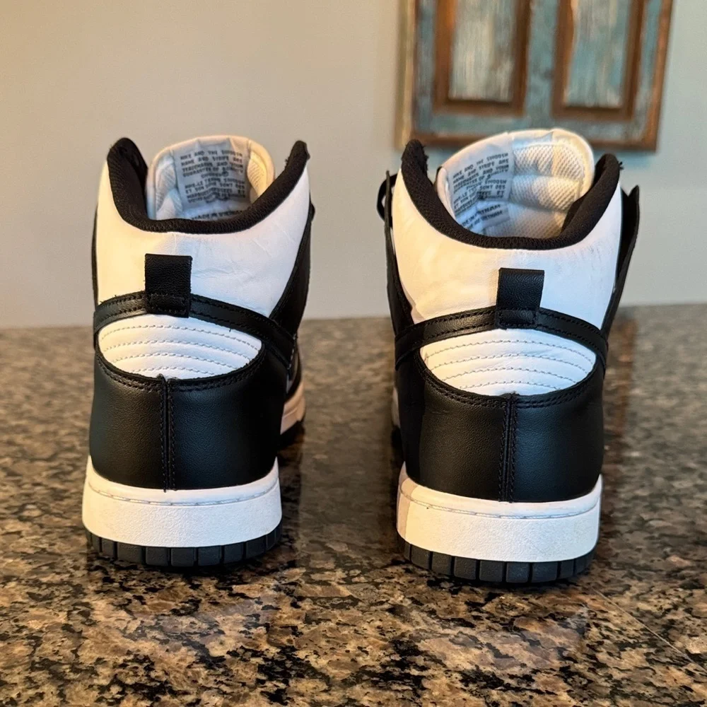 Nike men’s dunk high top Black and White Sneakers EUC 12